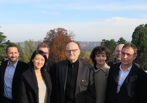 FLeur Pellerin et Michel Chartier entourés par les concepteurs du projet, l'artiste Xavier Veilhan à gauche, les architectes Elisabeth Lermercier et Philippe Bona à droite.